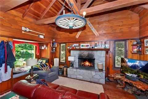 Living - 714 Blue Jay Canyon Rd, Blue Jay, CA 92317 photo 2 of 4