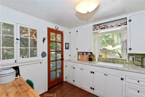 Kitchen - 714 Blue Jay Canyon Rd, Blue Jay, CA 92317 photo 2 of 3