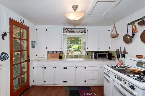 Kitchen - 714 Blue Jay Canyon Rd, Blue Jay, CA 92317 photo 1 of 3