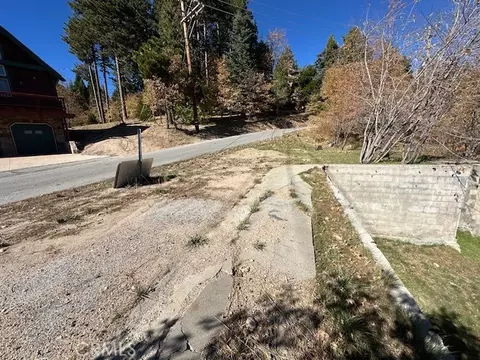 2379 Chicago Dr, Running Springs, CA 92382 photo 18
