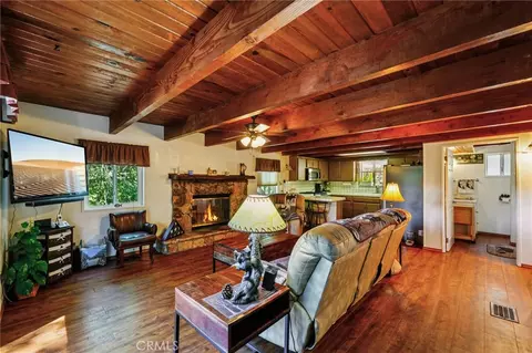 Living - 463 Delle Dr, Crestline, CA 92325 photo 2 of 5