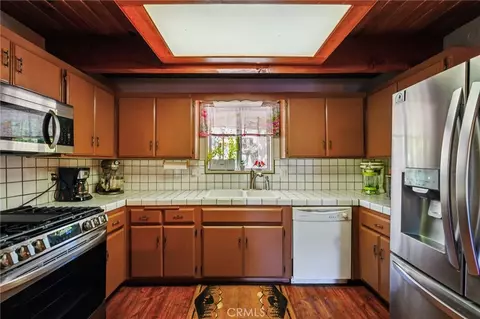 Kitchen - 463 Delle Dr, Crestline, CA 92325 photo 1 of 2