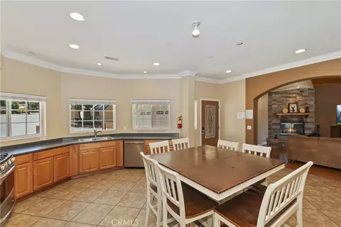 Dining - 494 Lakeview Ct, Big Bear Lake, CA 92315 photo 1 of 2