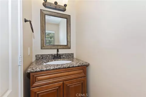 Bath - 494 Lakeview Ct, Big Bear Lake, CA 92315 photo 5 of 5