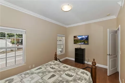 Bedroom - 494 Lakeview Ct, Big Bear Lake, CA 92315 photo 8 of 12