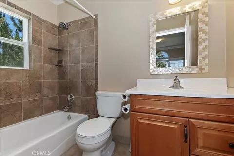 Bath - 494 Lakeview Ct, Big Bear Lake, CA 92315 photo 2 of 5
