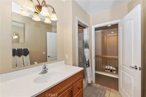 Bath - 494 Lakeview Ct, Big Bear Lake, CA 92315 photo 4 of 5