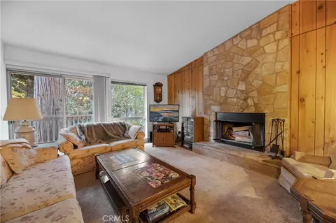103 Rockledge Ln, Lake Arrowhead, CA 92352