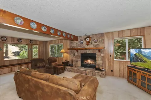 325 Brentwood, Lake Arrowhead, CA 92352