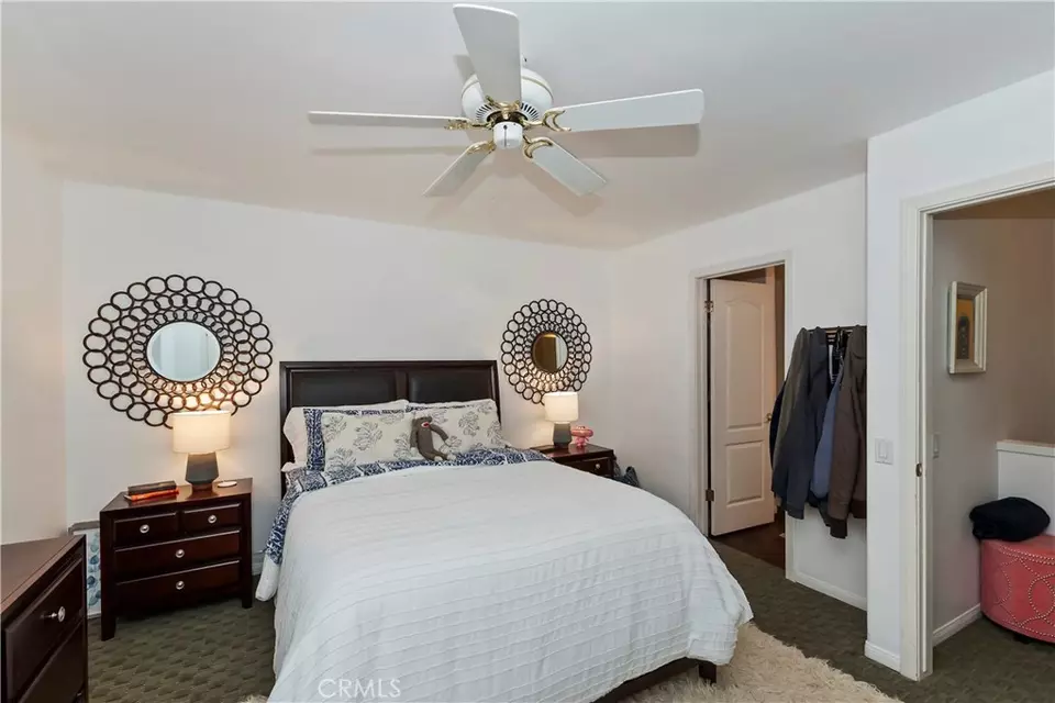 Bedroom - 26746 Oakmont Dr, Lake Arrowhead, CA 92352 photo 5 of 7