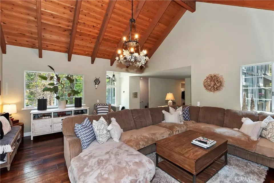Living - 26746 Oakmont Dr, Lake Arrowhead, CA 92352 photo 3 of 3