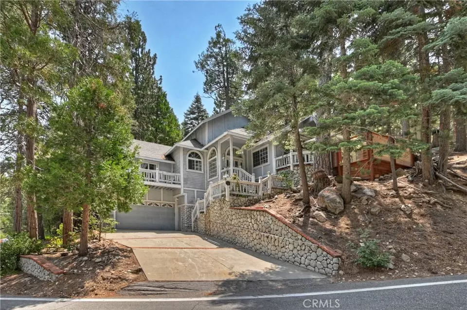 Exterior - 26746 Oakmont Dr, Lake Arrowhead, CA 92352 photo 1 of 12