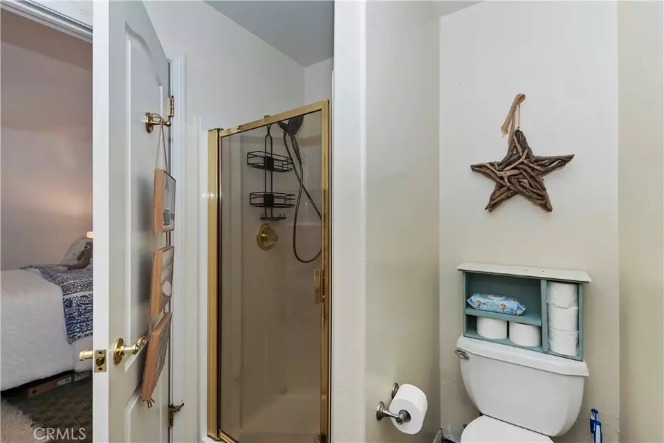 Bath - 26746 Oakmont Dr, Lake Arrowhead, CA 92352 photo 5 of 6