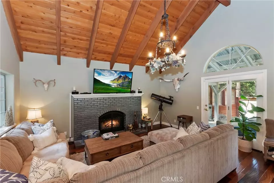 Living - 26746 Oakmont Dr, Lake Arrowhead, CA 92352 photo 1 of 3