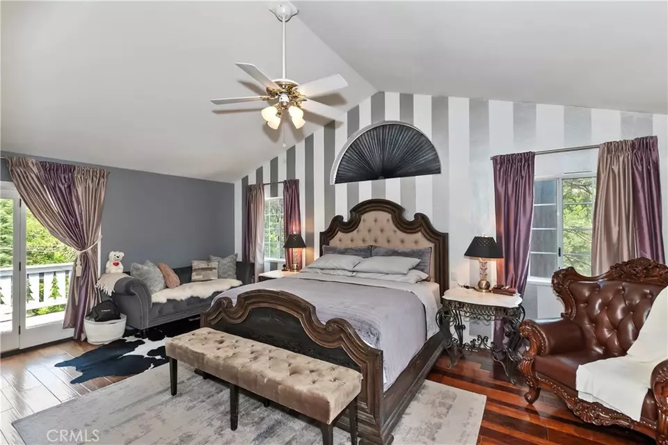 Bedroom - 26746 Oakmont Dr, Lake Arrowhead, CA 92352 photo 2 of 7