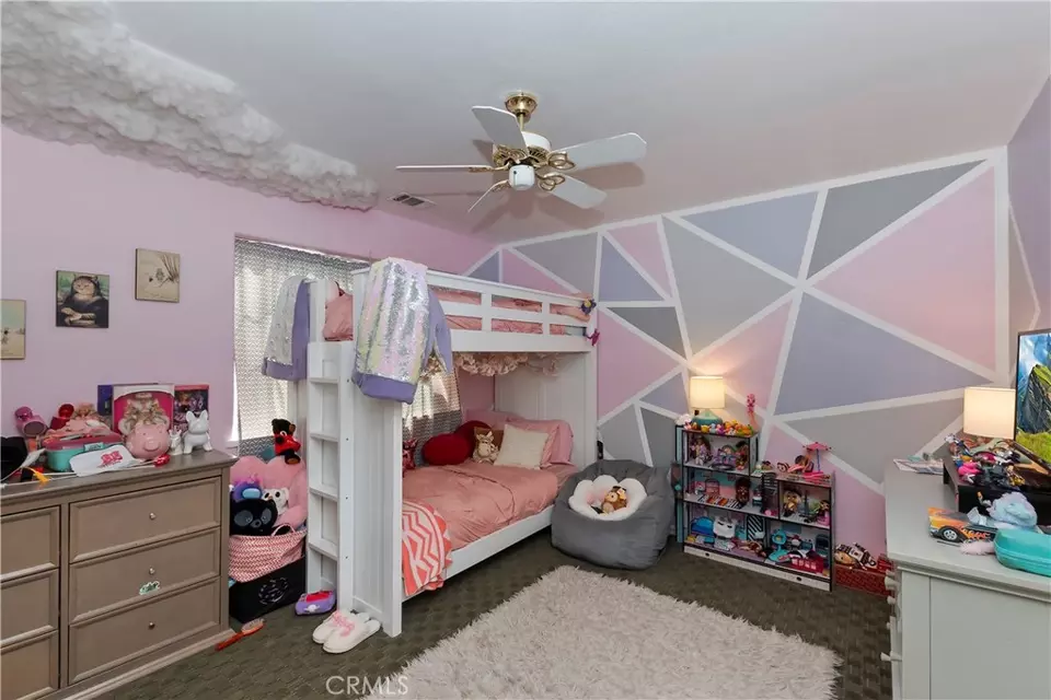 Bedroom - 26746 Oakmont Dr, Lake Arrowhead, CA 92352 photo 7 of 7