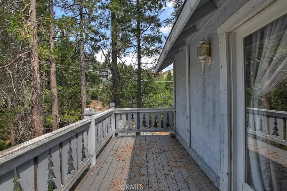 Exterior - 26746 Oakmont Dr, Lake Arrowhead, CA 92352 photo 2 of 12