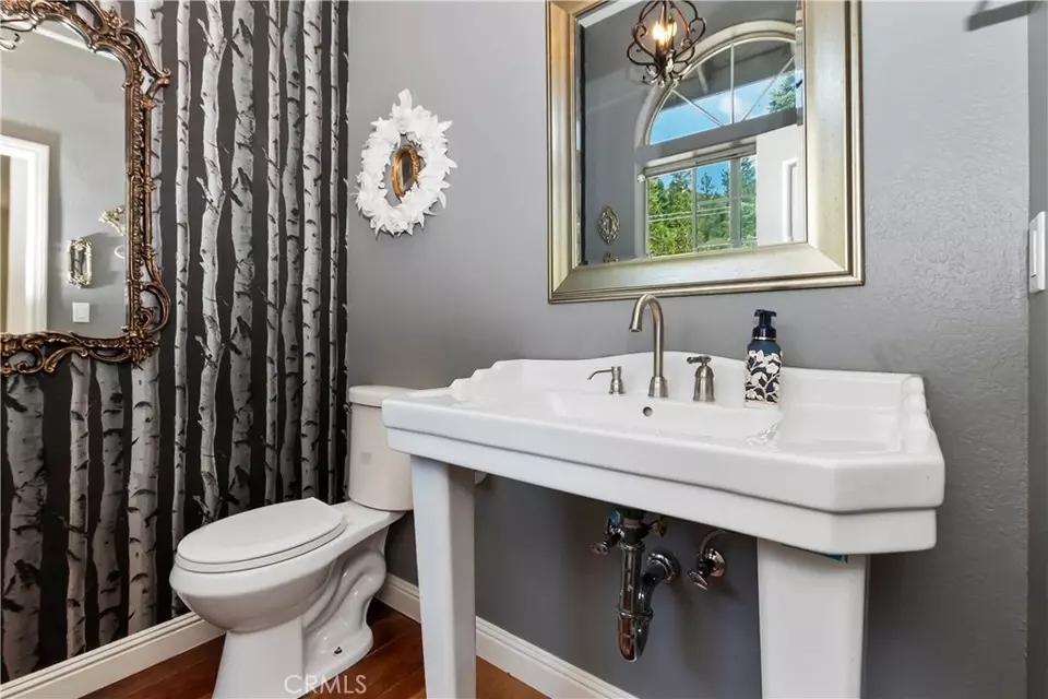 Bath - 26746 Oakmont Dr, Lake Arrowhead, CA 92352 photo 3 of 6