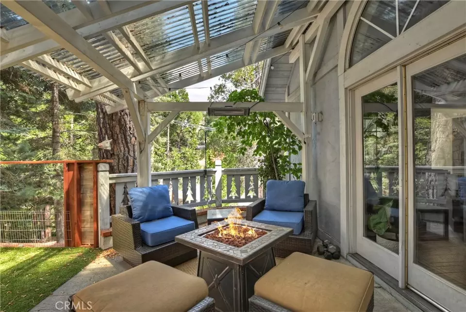 Exterior - 26746 Oakmont Dr, Lake Arrowhead, CA 92352 photo 8 of 12