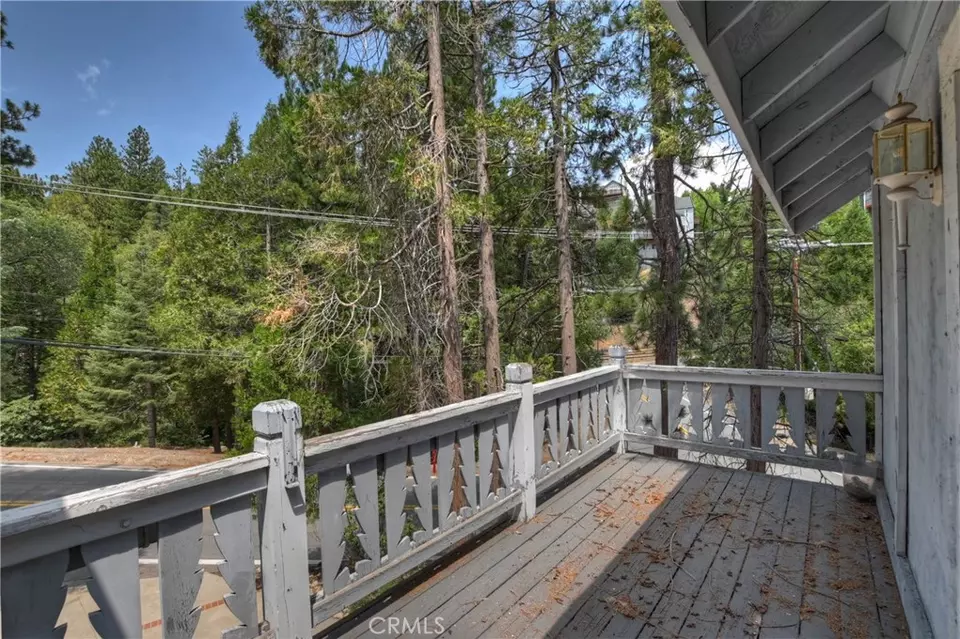 Exterior - 26746 Oakmont Dr, Lake Arrowhead, CA 92352 photo 9 of 12