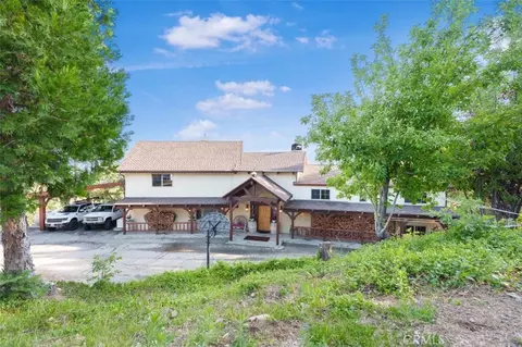 30757 Knoll View Dr, Running Springs, CA 92382