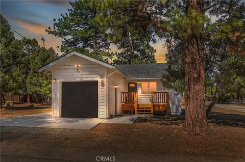 901 Ash Ln, Big Bear City, CA 92314