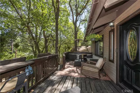 Exterior - 583 Arbula Dr, Crestline, CA 92325 photo 2 of 9