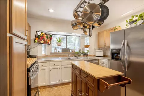 Kitchen - 583 Arbula Dr, Crestline, CA 92325 photo 1 of 1