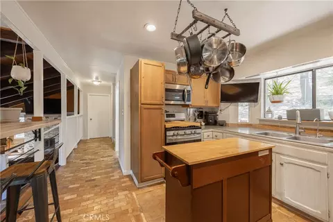 Entry Way - 583 Arbula Dr, Crestline, CA 92325 photo 2 of 2