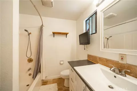 Bath - 583 Arbula Dr, Crestline, CA 92325 photo 2 of 2