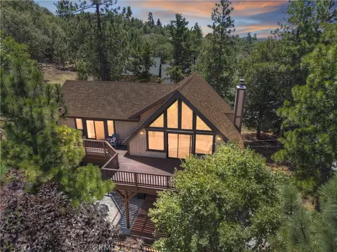 28691 Quebec, Lake Arrowhead, CA 92352