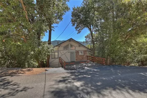 688 Arth Dr, Crestline, CA 92325