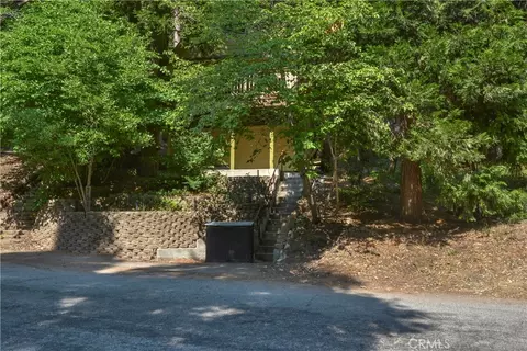 761 Arrowhead Villa Rd, Lake Arrowhead, CA 92352