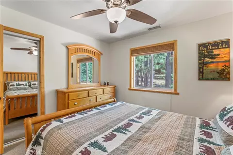 Bedroom - 644 St Moritz Dr, Big Bear Lake, CA 92315 photo 2 of 6