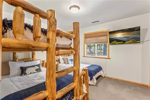 Bedroom - 644 St Moritz Dr, Big Bear Lake, CA 92315 photo 3 of 6