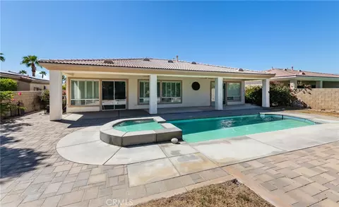 74064 Chinook Cir, Palm Desert, CA 92211
