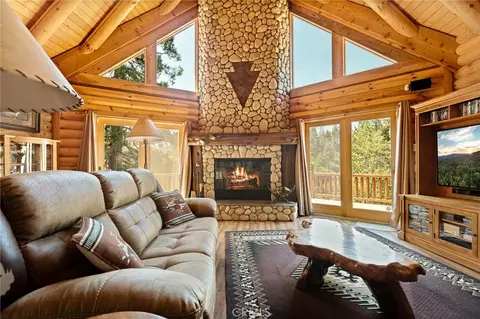 27492 Cedarwood Ct, Lake Arrowhead, CA 92352