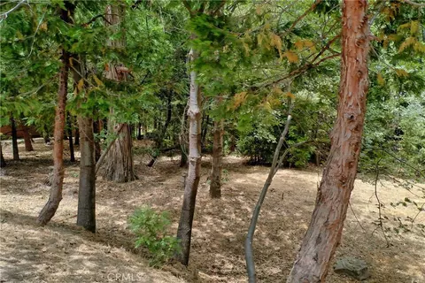 27513 Meadow Bay Dr, Lake Arrowhead, CA 92352