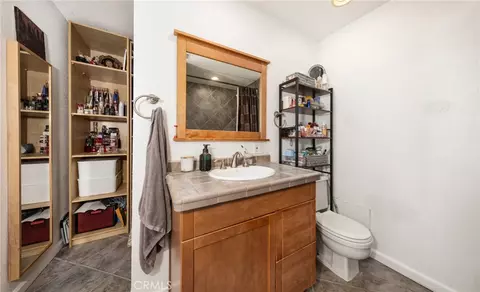 Bath - 870 Falcon Ln, Redlands, CA 92374 photo 1 of 1