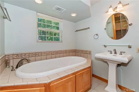 Bath - 22665 Valley View Dr, Crestline, CA 92325 photo 2 of 4