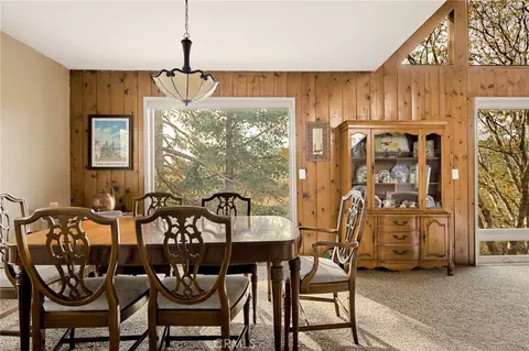 26495 Walnut Hills Dr, Lake Arrowhead, CA 92352