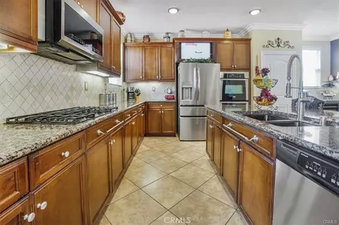 5003 Thornberry Way, Fontana, CA 92336 photo 27