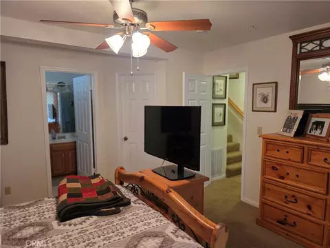 Bedroom - 26478 Thunderbird Dr, Lake Arrowhead, CA 92352 photo 7 of 11