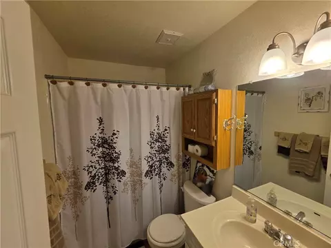 Bath - 26478 Thunderbird Dr, Lake Arrowhead, CA 92352 photo 7 of 8