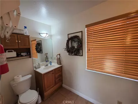 Bath - 26478 Thunderbird Dr, Lake Arrowhead, CA 92352 photo 1 of 8