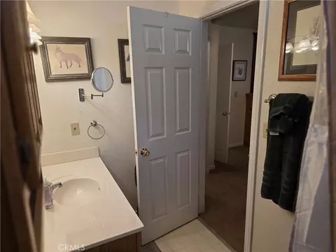 Bath - 26478 Thunderbird Dr, Lake Arrowhead, CA 92352 photo 6 of 8