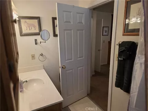 Bath - 26478 Thunderbird Dr, Lake Arrowhead, CA 92352 photo 6 of 8