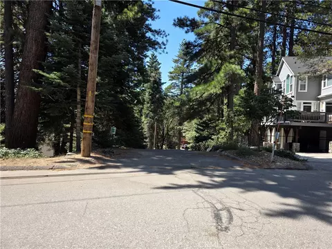 Exterior - 26478 Thunderbird Dr, Lake Arrowhead, CA 92352 photo 4 of 22