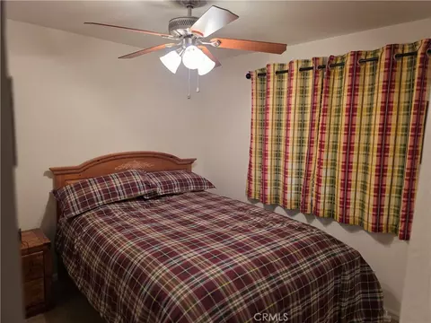 Bedroom - 26478 Thunderbird Dr, Lake Arrowhead, CA 92352 photo 5 of 11