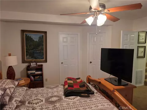 Bedroom - 26478 Thunderbird Dr, Lake Arrowhead, CA 92352 photo 8 of 11